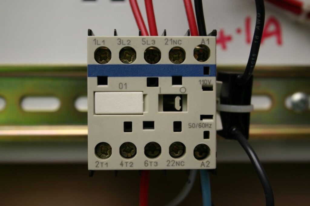 Contactor Only Works Manually – Explanation And Quick Fix