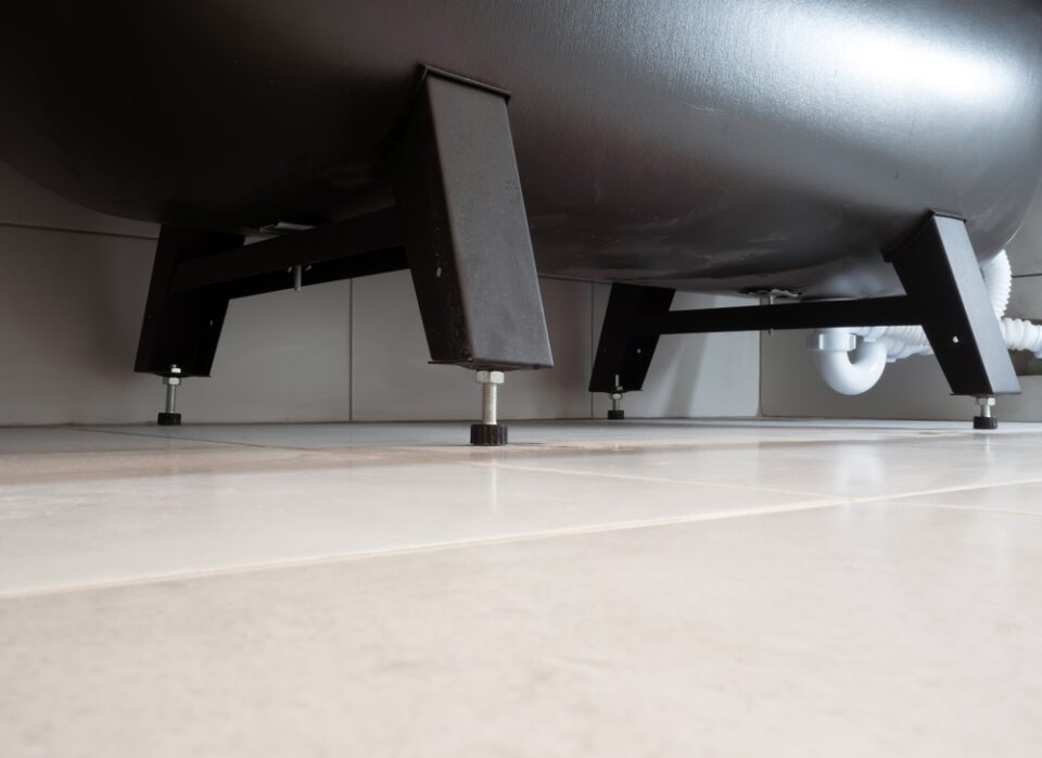 Cast Iron vs Steel Tub in Your Bathroom Which Is Better? Glamorous Place