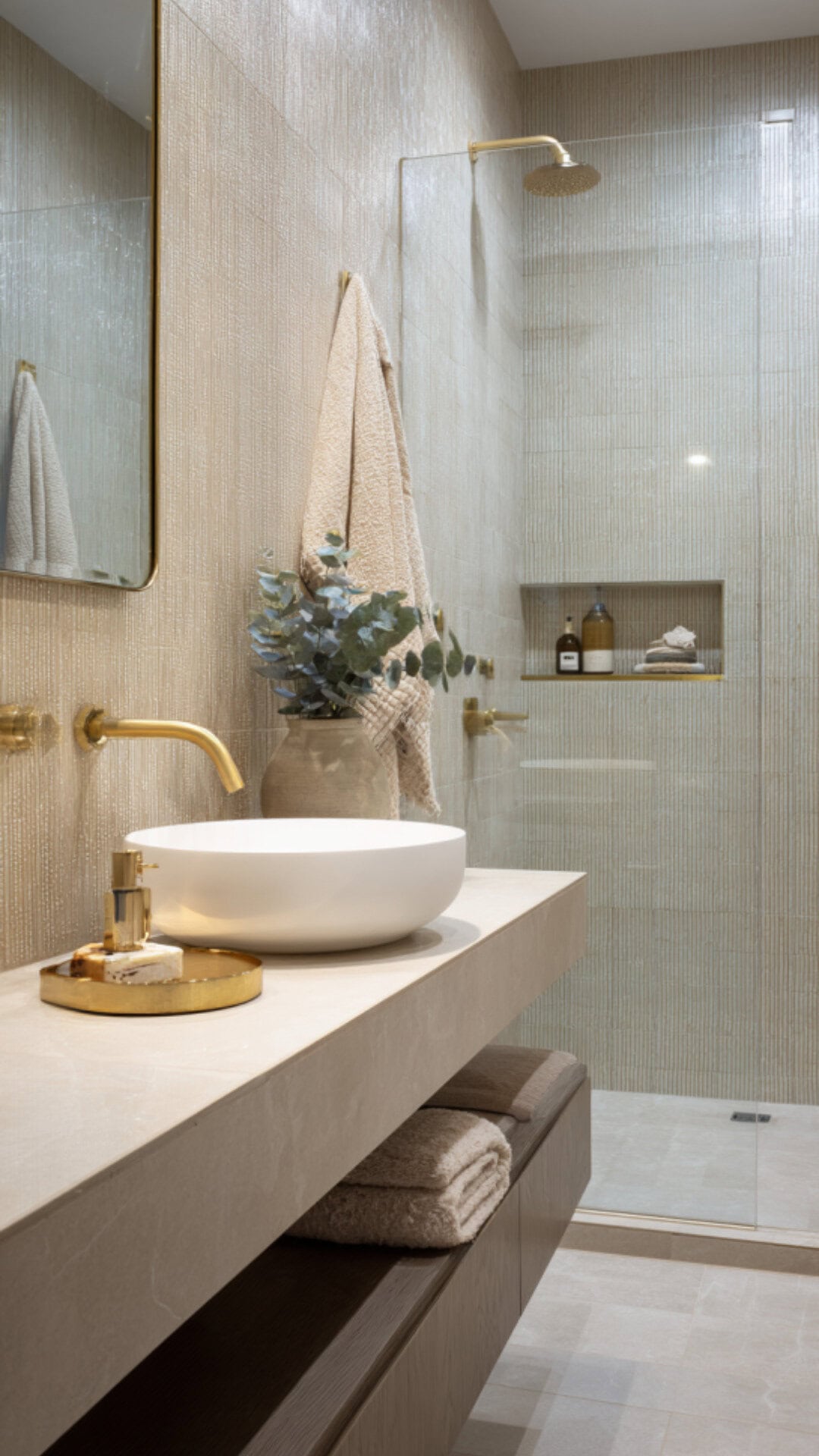 Neutral Bathroom Wallpaper Inspiration